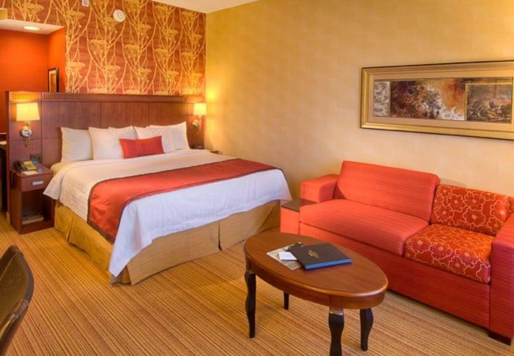 Courtyard Lancaster Hotel Fertility Luaran gambar