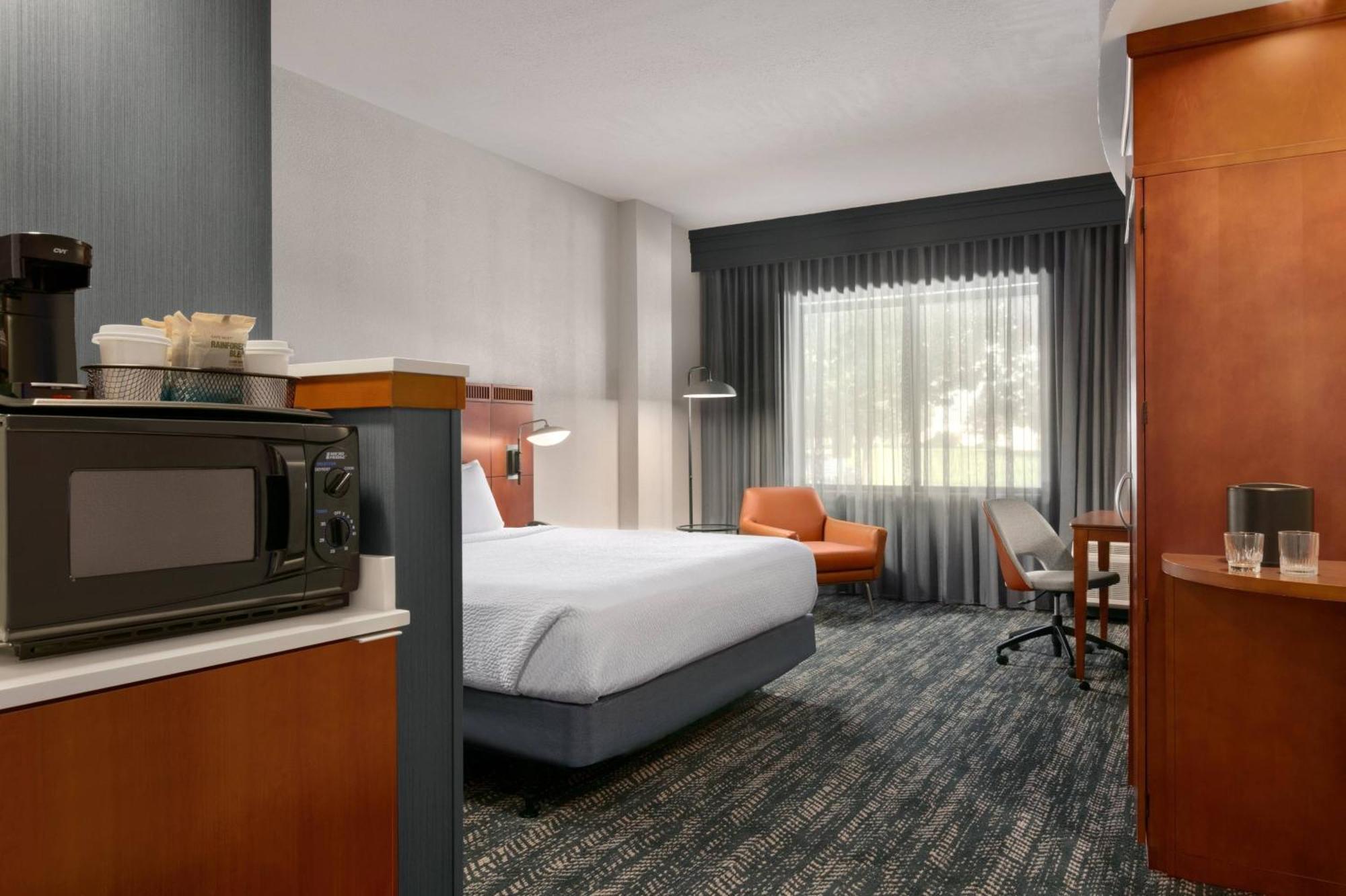 Courtyard Lancaster Hotel Fertility Luaran gambar