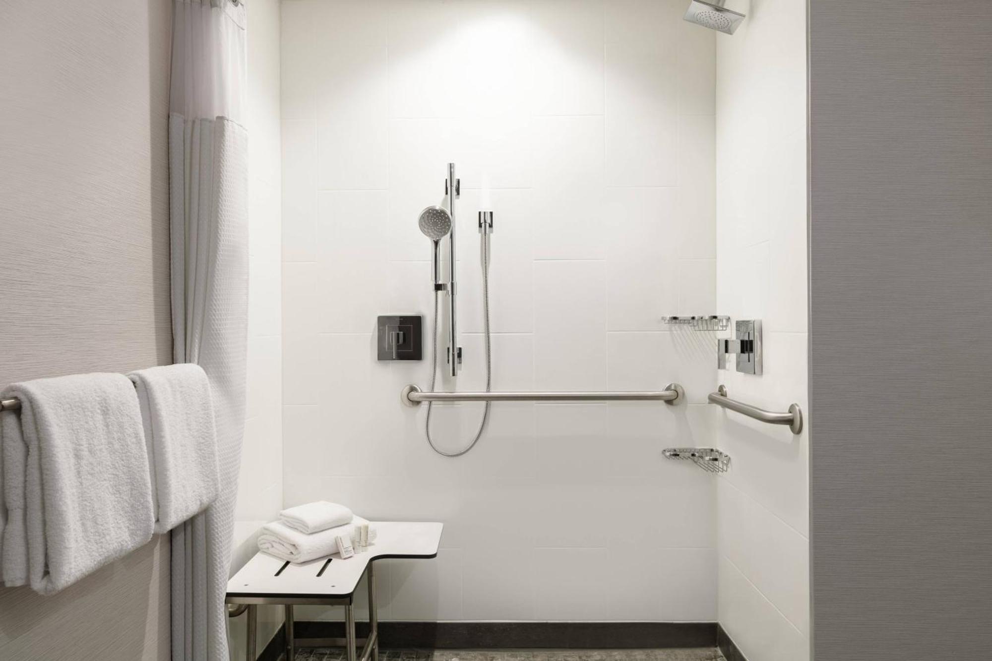 Courtyard Lancaster Hotel Fertility Luaran gambar