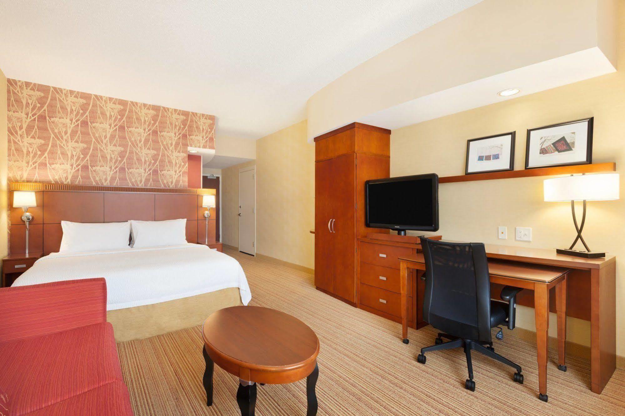 Courtyard Lancaster Hotel Fertility Luaran gambar