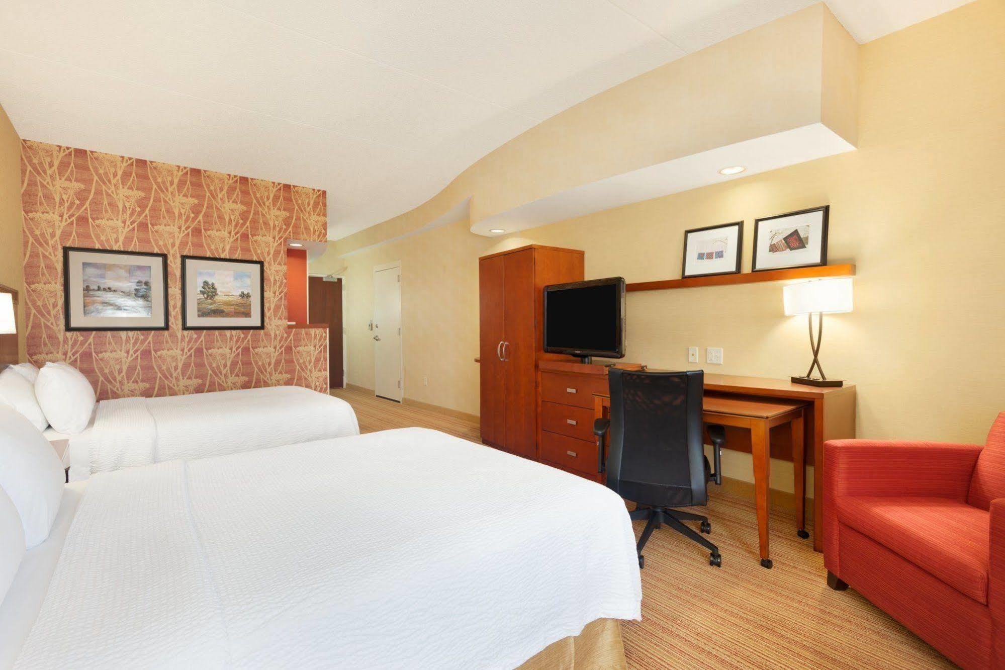 Courtyard Lancaster Hotel Fertility Luaran gambar